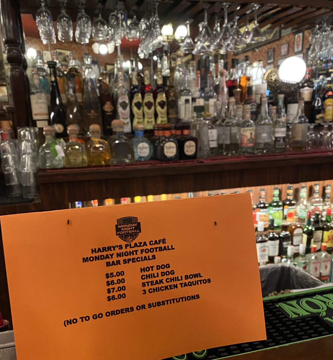 805foodie's tweet photo. Consider this your gentle reminder that Monday = Monday Night Football = every barstool taken at @harrysplazacafe in Santa Barbara for the game-night menu of hot dogs, taquitos &amp; chili bowls. (Also, martinis come with extra in the shaker.) 😉 🌭 🍸 🏈 @SantaBarbara #GoEarly https://t.co/yoamx0HwOC