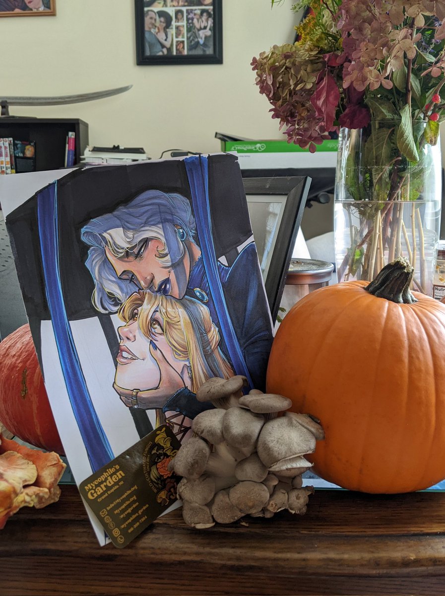 ComfortAndAdam's tweet photo. #artcommission of some dark #girlfriends with our pumpkins and mushrooms from the @fultonstmarket this past weekend ❤️ Markers used @CopicOfficialUS
#art #falldecor #fallpumpkins #pumpkins #copic #fallcolors #loveislove #girllove #colorfulart #darkfashion #ocdrawing #dndart https://t.co/FXccRqEsvO