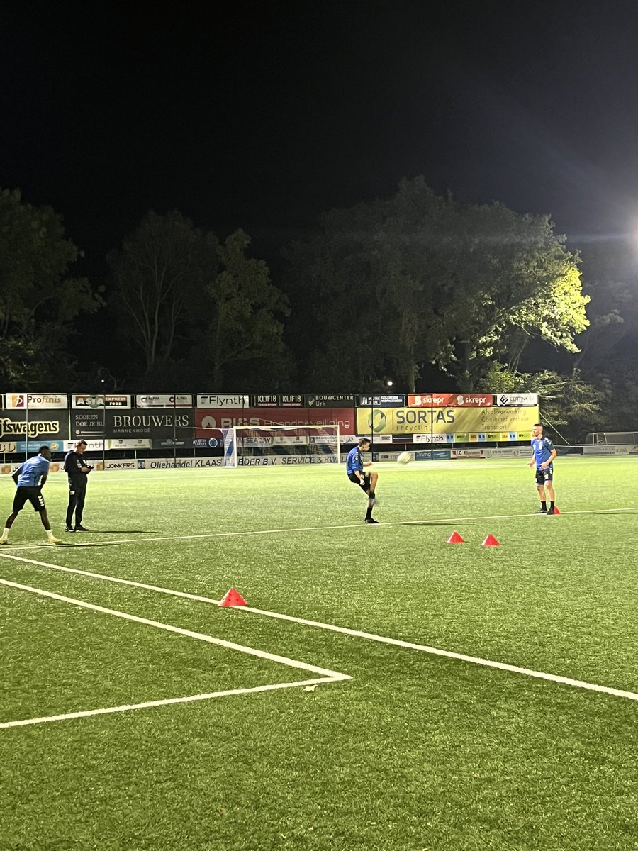 🗞️Ziekenboeg Urk 1 stroomt langzaam leeg. Lucas Nagel weer terug. Klaas Kramer op de goede weg. Riekelt Jan Brands, Fokke Willem Hoekstra en Andreas Gnodde vanavond in de hersteltraining onder leiding van Kees de Boer #norvuren 💪💙🤍📈