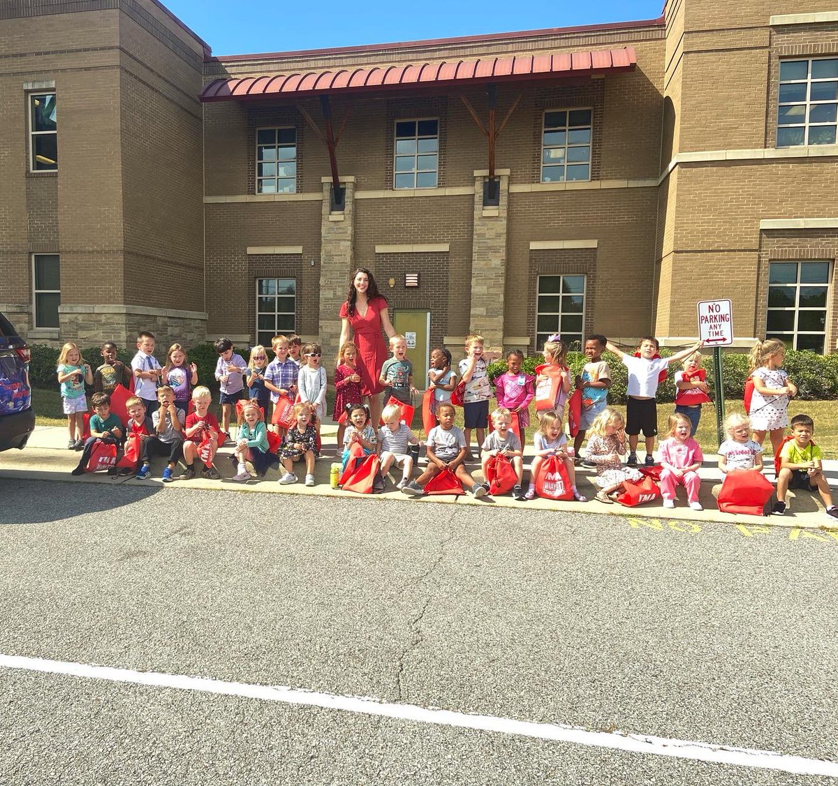 AnelloWx's tweet image. Ha! These photos just crack me up! So many different personalities! I had the THE BEST time at GS today with their Pre-K classes! We talked all things thunder and lightning! Plus I gained a new name….I am now “Miss Weather” thanks to these cuties! Lol! #ALWX #GuestReader