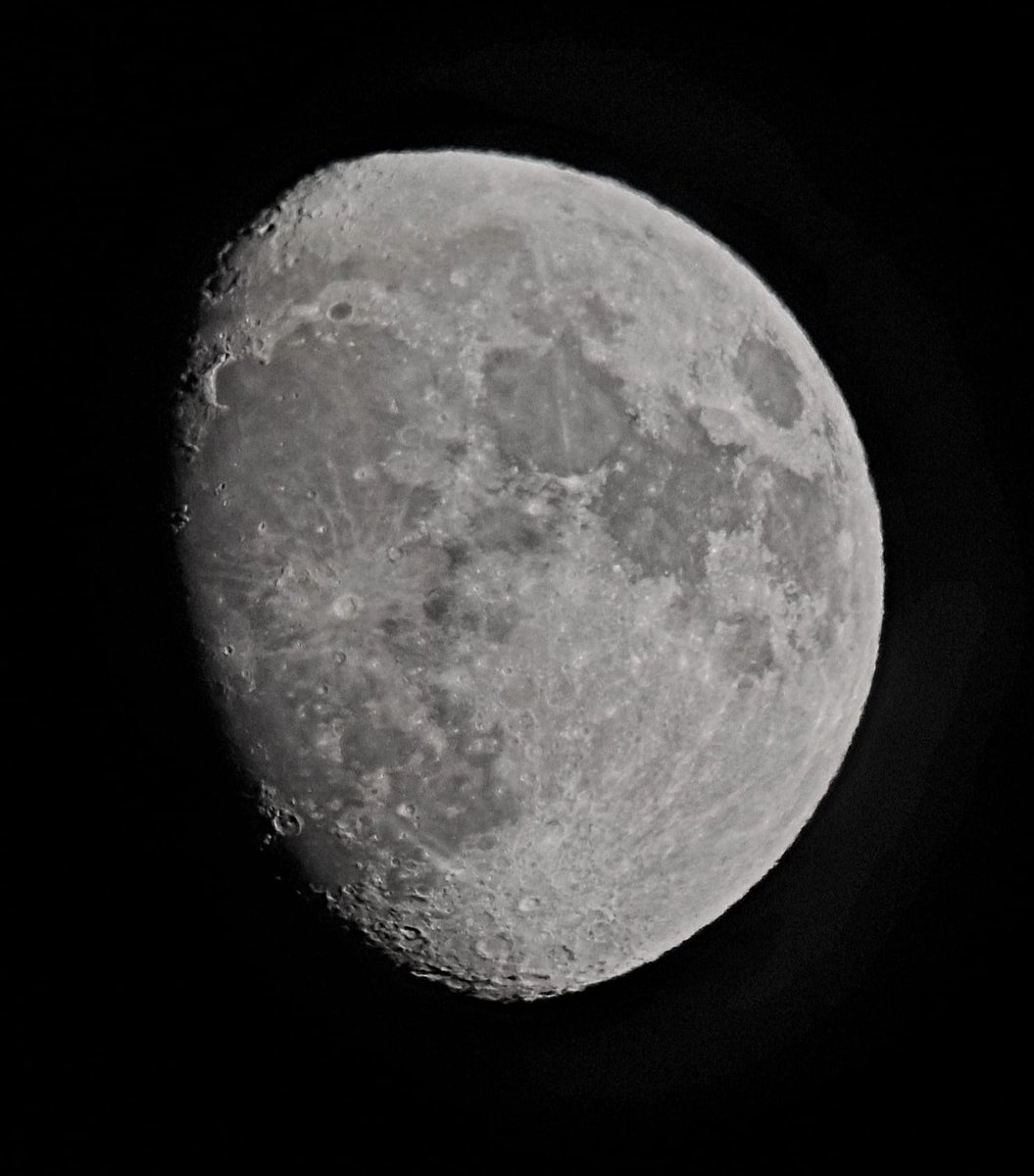 Dunsink moon shot … photo of tonight’s moon by PhD Student @jeremyrigney #DIASDiscovers #LoveFingal #LoveDublin