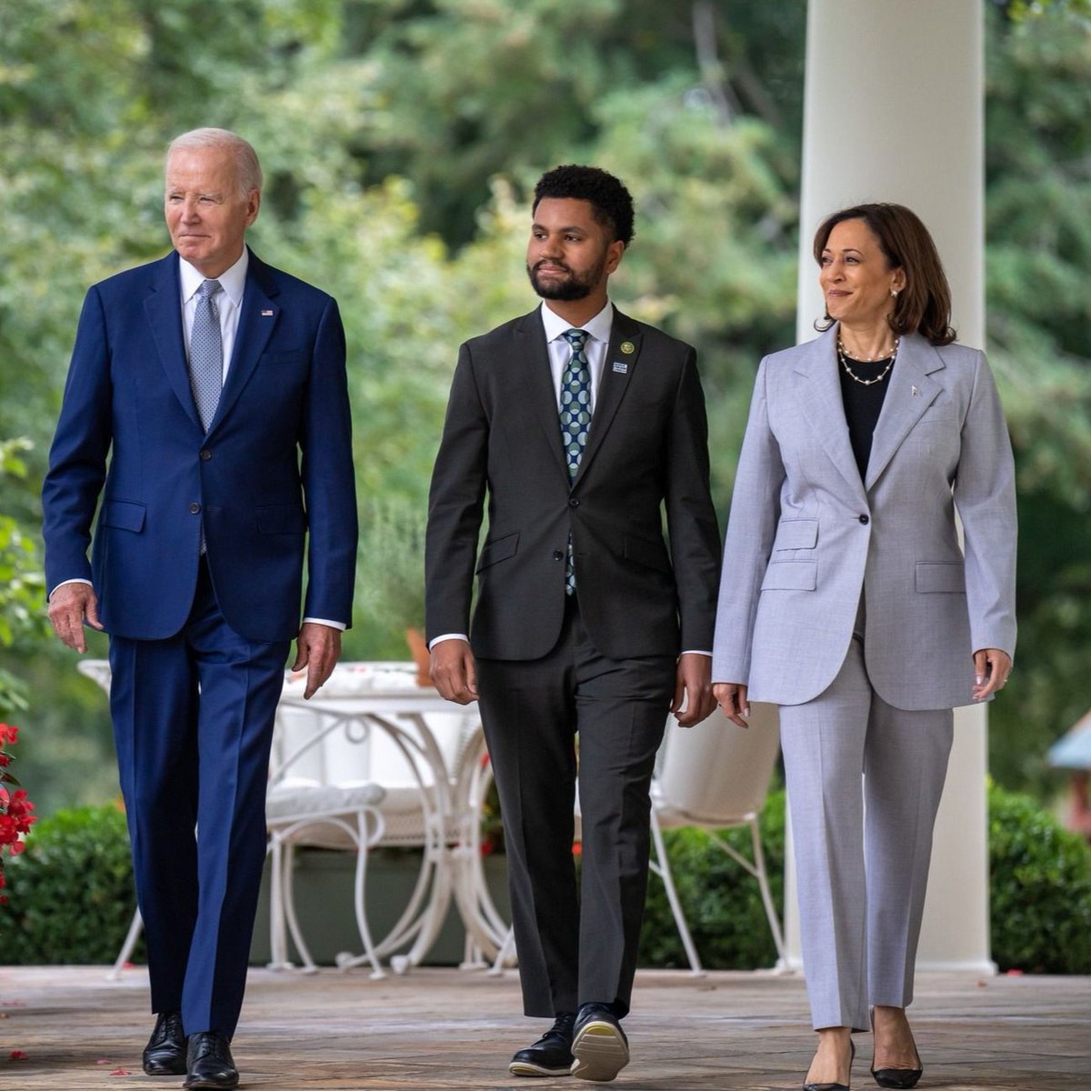 Kamala Harris tweet media