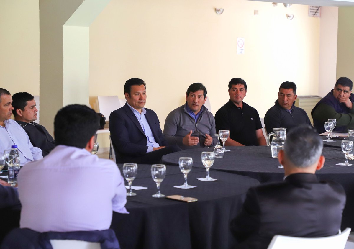 SandroBadilla's tweet photo. Trabajando para el 22 de Octubre con los 20 Presidentes de las Comisiones de Fomento de la Provincia y el compañero @osvaldollancafilo 

El primer eslabón, son las localidades💪

#22oct 
#Elecciones2023
#HacelaCortaVotaxNqn
#Lista151
#MPN
#DiputadoNacional https://t.co/tr7LZTa1Ar