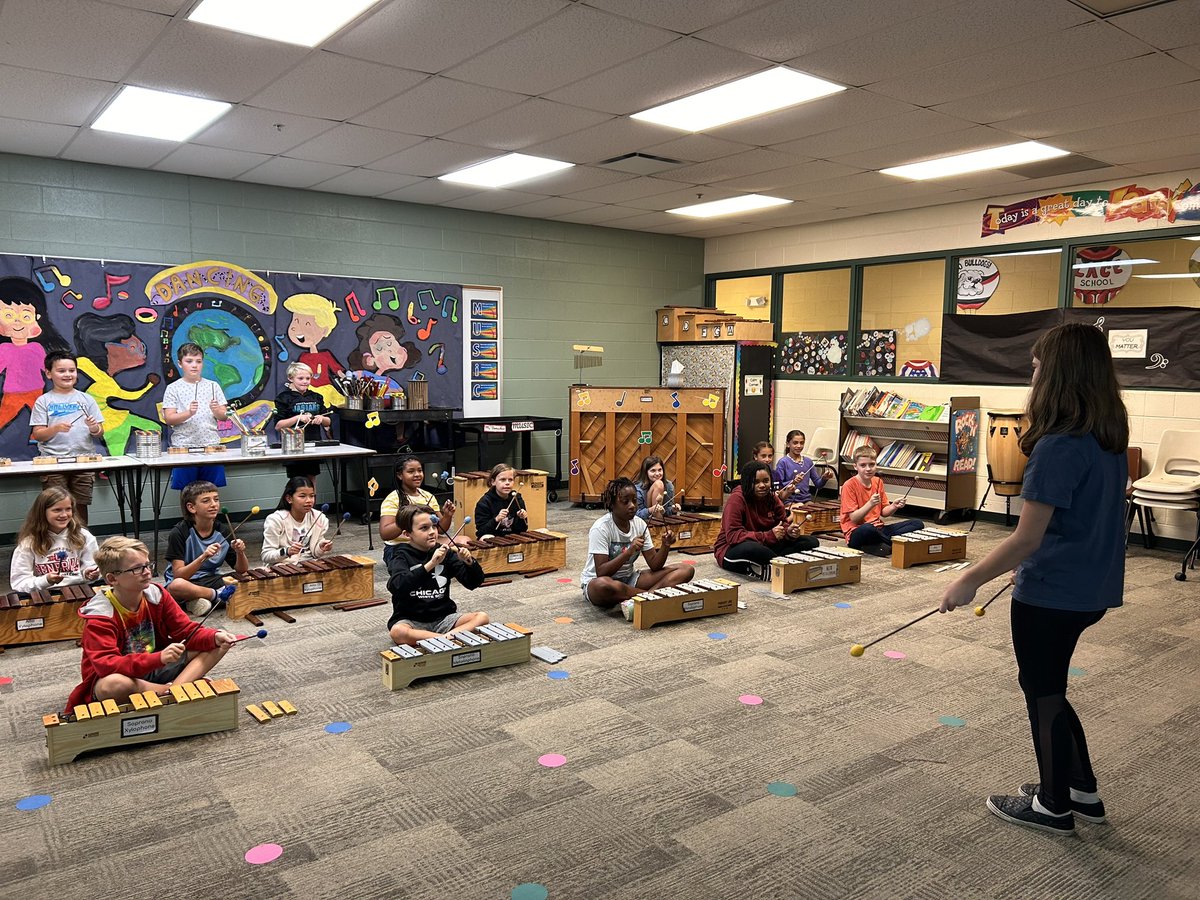 d61bornschein's tweet photo. We ❤️ student conductors #d61learns https://t.co/MIhop3oNoE