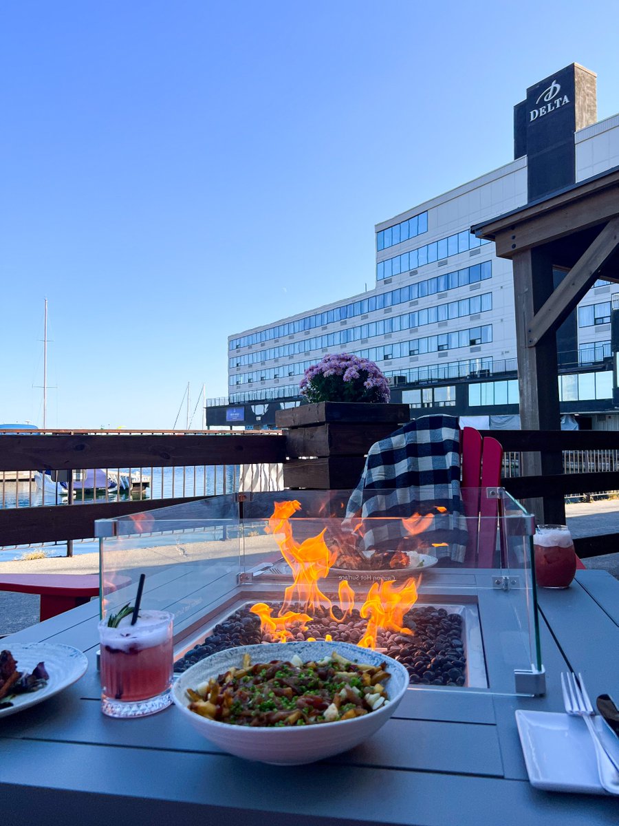 Colours ablaze and crisp fall air 🍂  it's the perfect time to relish a home-away-from-home kind of weekend. Make this Thanksgiving special and DINE &amp; STAY at Delta Kingston Waterfront. Package includes a $50 gift certificate to AquaTerra or The Patio.  
buff.ly/45c3jZn