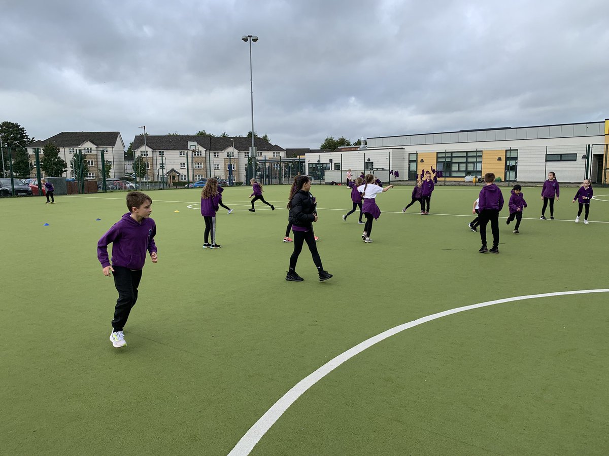 Thank you to @KPS_Primary6C who came to lead games with <a href="/KPS_Primary4R/">P4R with Mrs Robertson & Mrs Fleming</a> during PE today. P6 did this as part of their Playground Leader training. P4 enjoyed taking part in the games. 😊