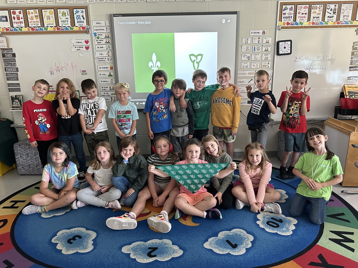 FrancisdeSf's tweet photo. Today we celebrated #FrancoOntarianDay ! Lots of green and white on display to celebrate this special day! @CDSBEO #IBelongHereCDSBEO https://t.co/nlccSv4ifk