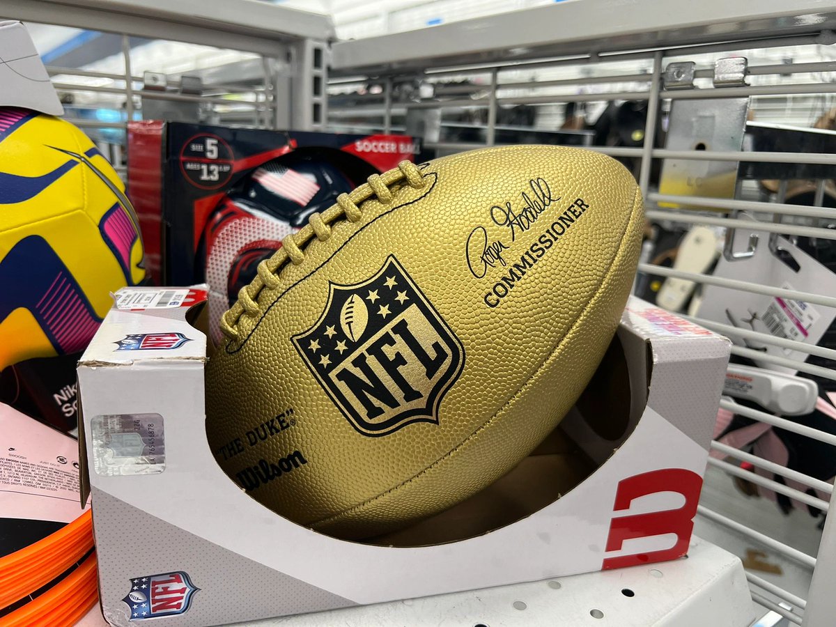 lisha0104's tweet photo. Rugby 🏉#Champion #GameDay #FantasyFootbal #TrainingCamp #Draft #Offense #Defense 
#WideReceiver #RunningBack #Quarterback #Touchdown #Football #SuperBowl #NFL #Rugby #BroncosCountry #NCAA #love #instagood #photooftheda #fashio #beautiful #happ #cute #tbt #followme #picoftheday https://t.co/urFHTJ64vO