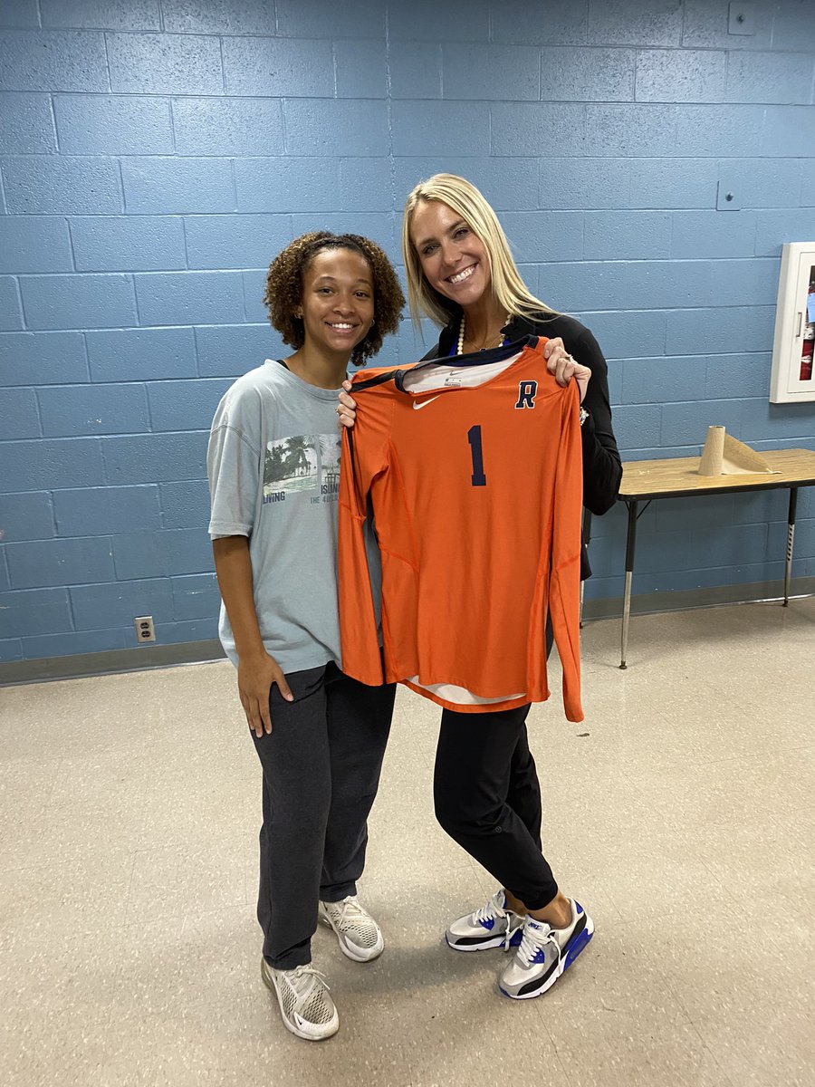 Lindsay Schneider tweet media