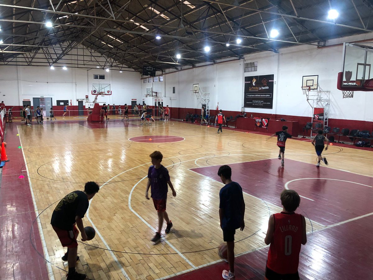 En nuestra recorrida por los clubes deportivos llegamos a Central Argentino, una institución con más de 100 años, en la que se practican multiplicidad de disciplinas como básquet, gimnasia, pelota paleta y taekwondo.
