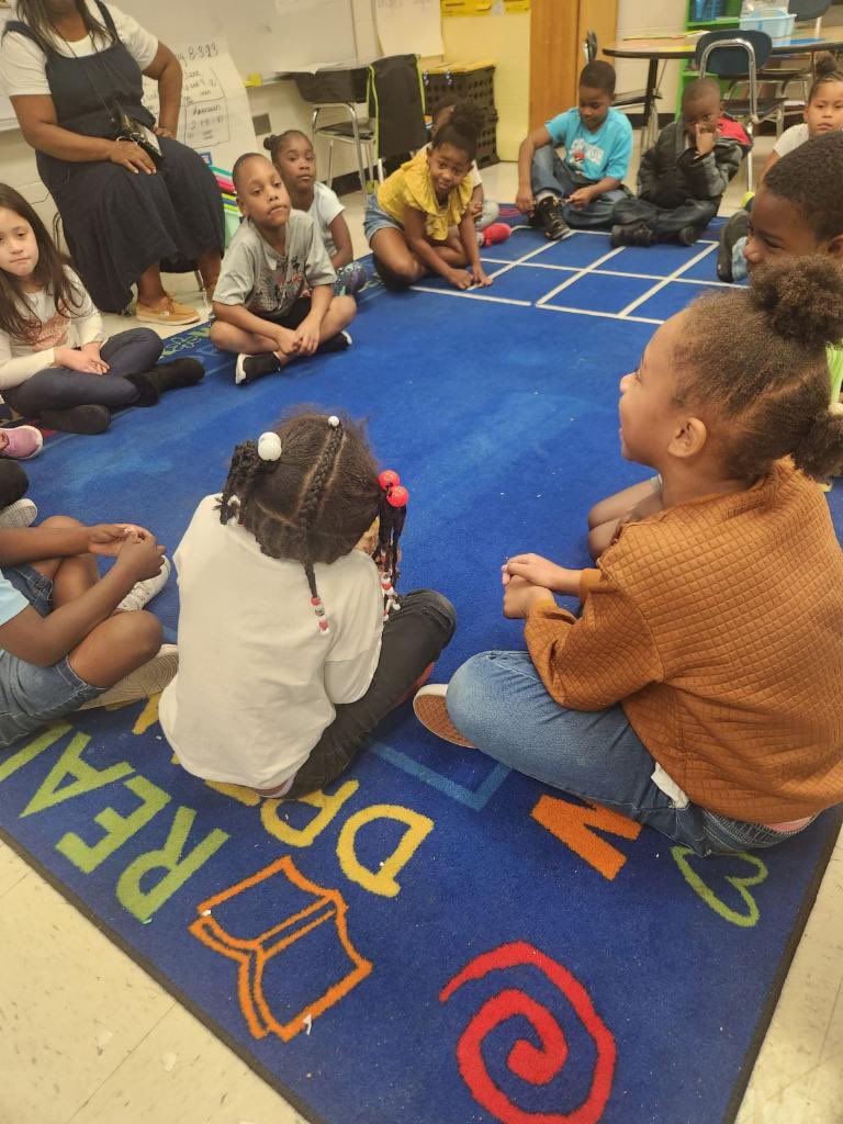 Ms. Hollis’ First Grade Class implementing circles before the ELA lesson! #circles #RestorativePractice #PBIS
@CoachEMcElroy @KierraRojas @AnneStreetES