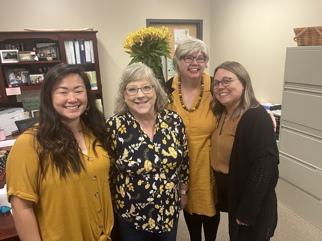 ChristChurchKY's tweet photo. Sweet faces around the office sporting their fall colors!
#Autumn #FallFriends https://t.co/B2W3VhgS9x