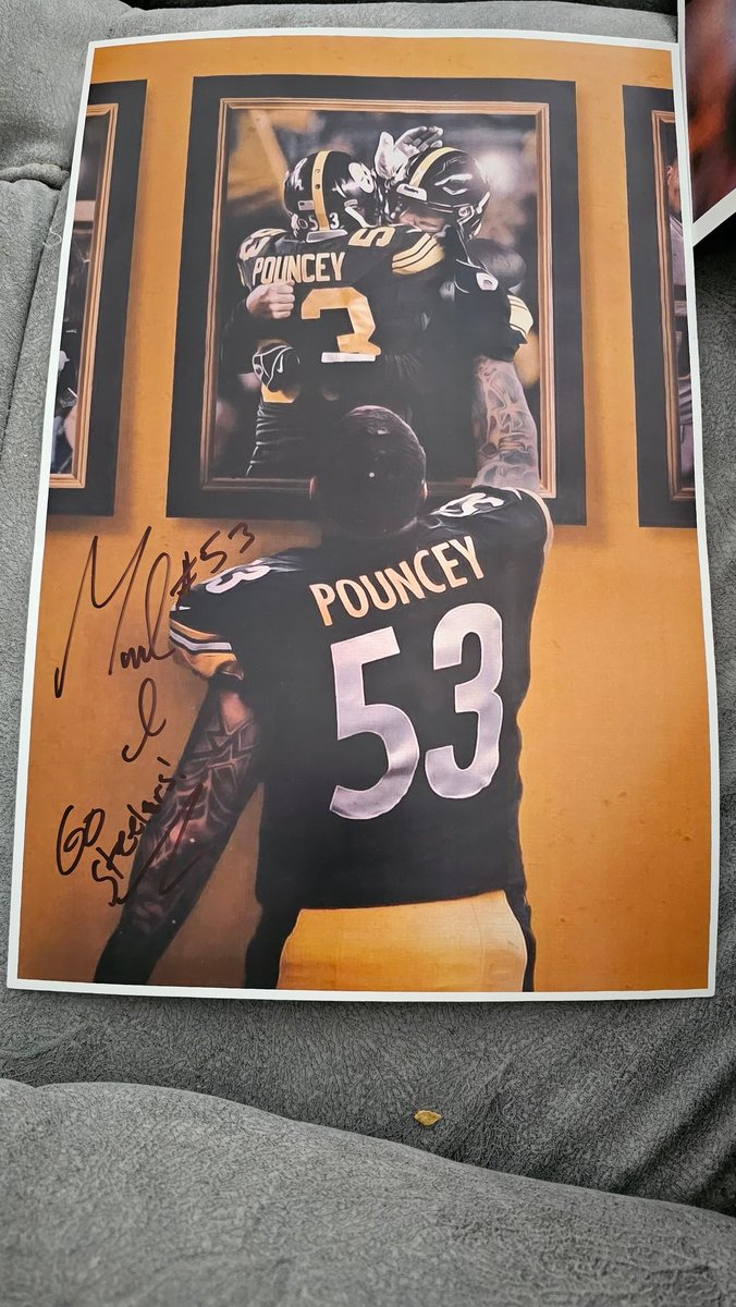 @MaurkicePouncey thank you very much sir for the opportunity to meet you and have your autograph 🖤💛