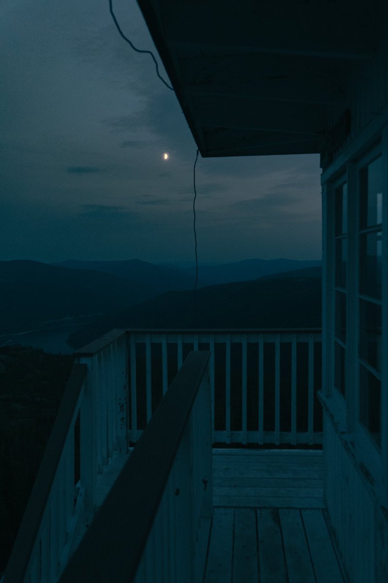 lawsonatlas's tweet photo. I’m my most content when looking out over the mountains. I consider it one of the best strokes of luck to have manned a tower for several years and every year I go back and visit one if only for a few nights. #firetower #lookoutjim #leica #pnw https://t.co/dYfBLCcdXe