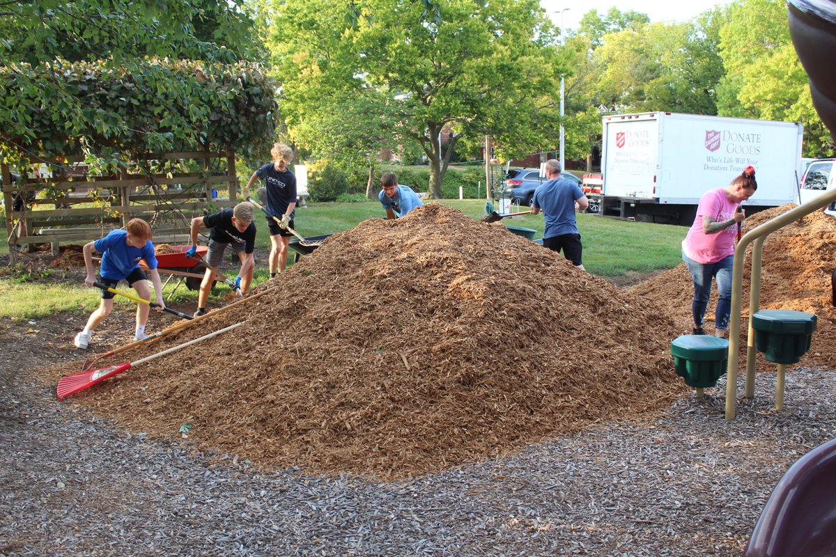 Lady_CavsSoccer's tweet photo. @Lady_CavsSoccer and @CCHSCavsSoccer community project mulching at Salvation Army Corps Community Center Park.  Shout out to Capital Sand Company for providing mulch!
@CCHS_Activities
@JCSchools_
@CCHSCavs
#makingadifference #GoCavsGo #supportingourcommunity #givingback https://t.co/qbuIw1da7V