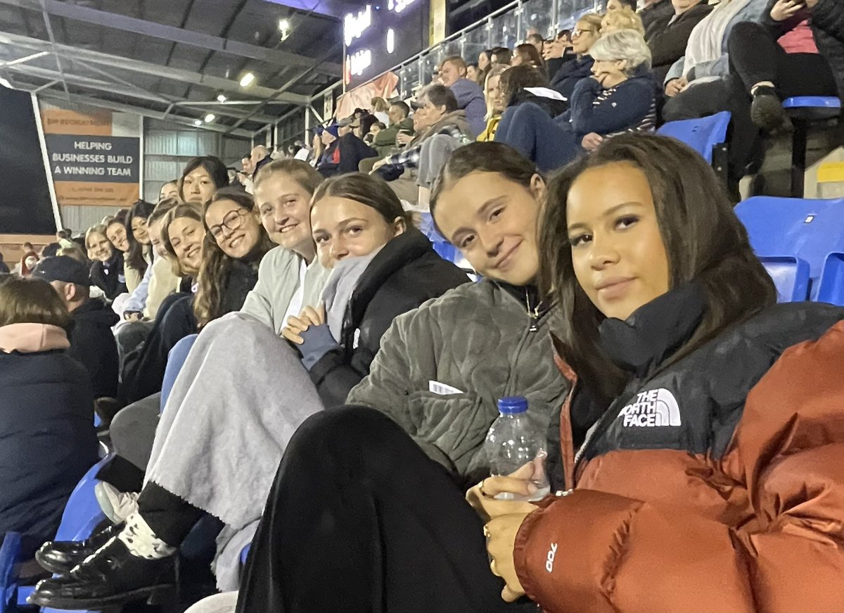 Shrewsbury_Foot's tweet image. Fantastic evening at @shrewsburytown where our Senior girls watched the #YoungLionesses beat Belgium 3-0 and met some of the @shrewswomen at half time! 

#SeriousFun had by all 🙌🏻

@Lionesses @EnglandFootball @ShrewsburySch @ShrewsburySport