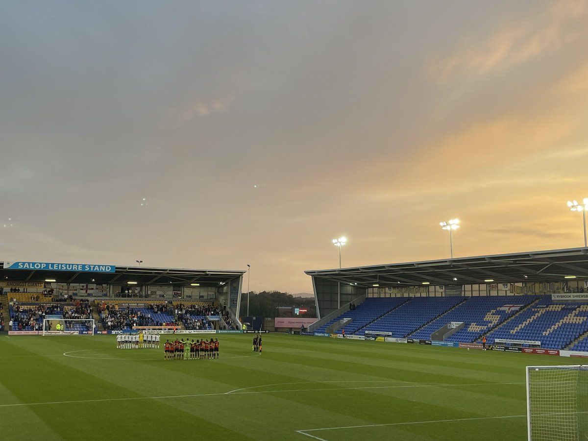 Shrewsbury_Foot's tweet image. Fantastic evening at @shrewsburytown where our Senior girls watched the #YoungLionesses beat Belgium 3-0 and met some of the @shrewswomen at half time! 

#SeriousFun had by all 🙌🏻

@Lionesses @EnglandFootball @ShrewsburySch @ShrewsburySport