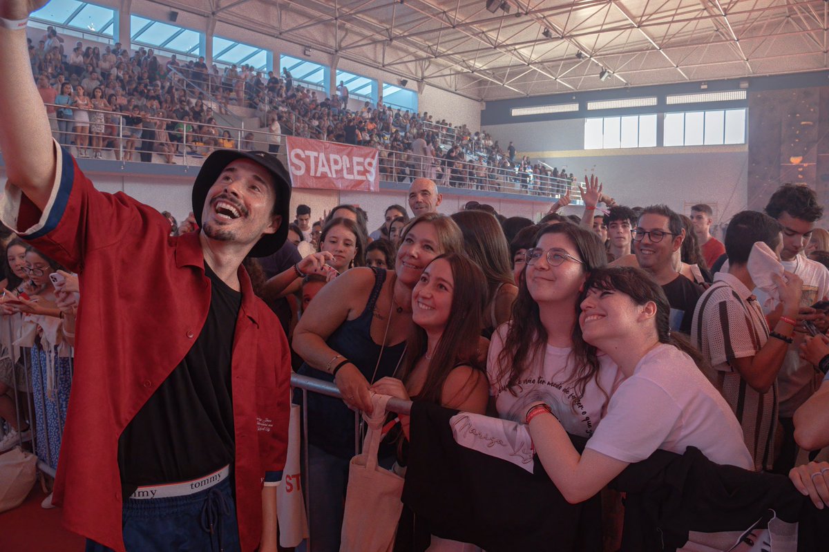 InsertCoinBaile's tweet photo. “A melhor maneira de regressar às aulas é em festa!”

Obrigado @StaplesPortugal por aceitarem na vossa família 👨‍👩‍👧‍👧

📸 @lacasanostravideo 

#mantémaligação 
#Obaile https://t.co/umbYO6DHoL