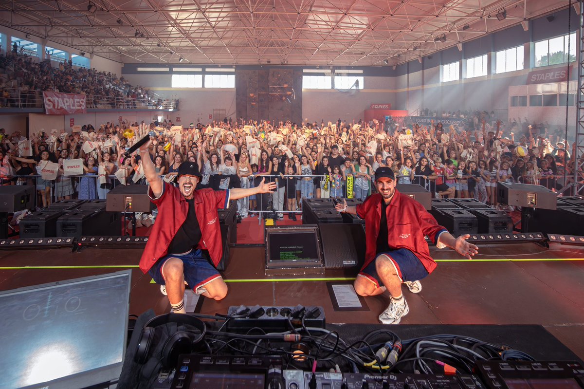InsertCoinBaile's tweet photo. “A melhor maneira de regressar às aulas é em festa!”

Obrigado @StaplesPortugal por aceitarem na vossa família 👨‍👩‍👧‍👧

📸 @lacasanostravideo 

#mantémaligação 
#Obaile https://t.co/umbYO6DHoL