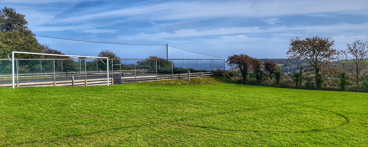 BartonsTravels's tweet photo. Sea view in Cornwall. Football on the hill above Gorran Haven.

#gorran #gorranhaven https://t.co/OtEHP3nyuI