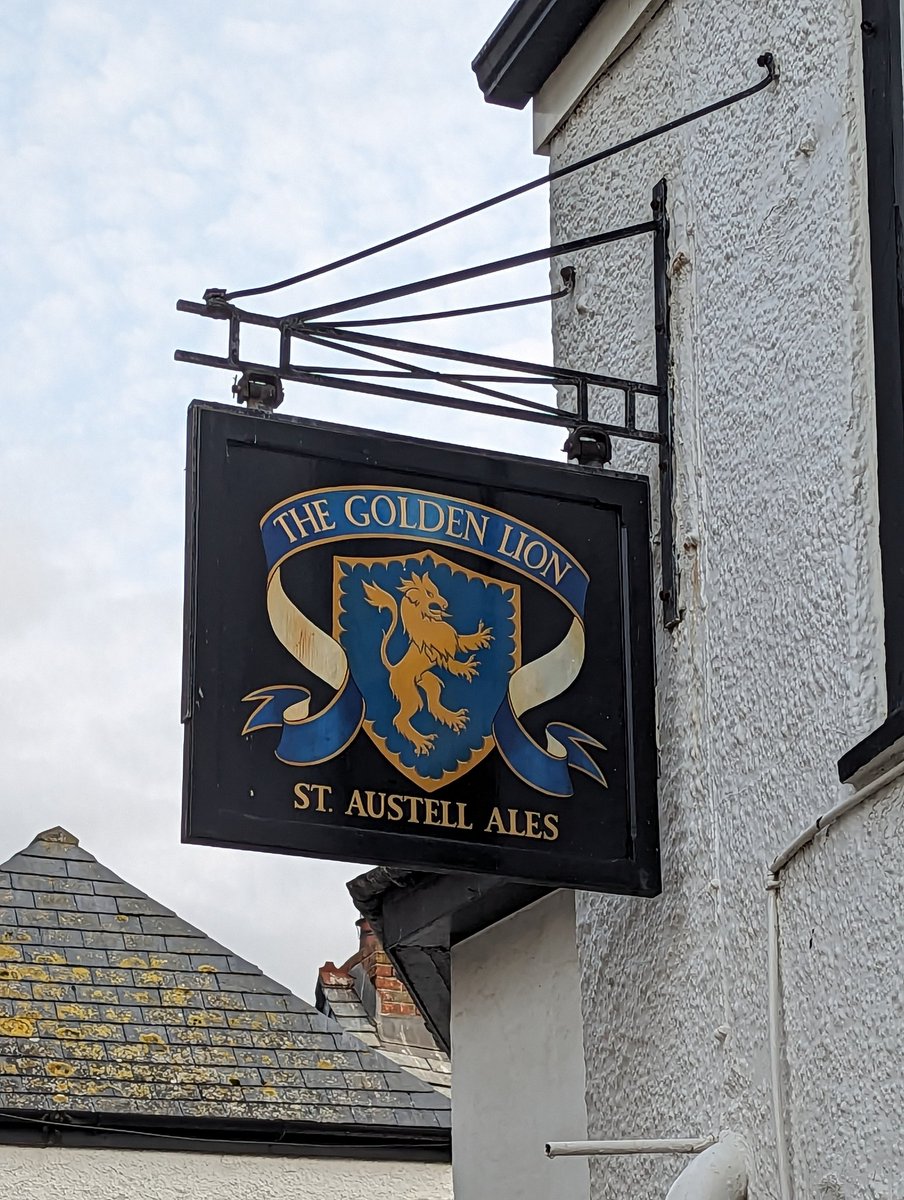 #GoldenLion dates back to 18th century with many original features still intact 👍 #PortIsaac #Cornwall
