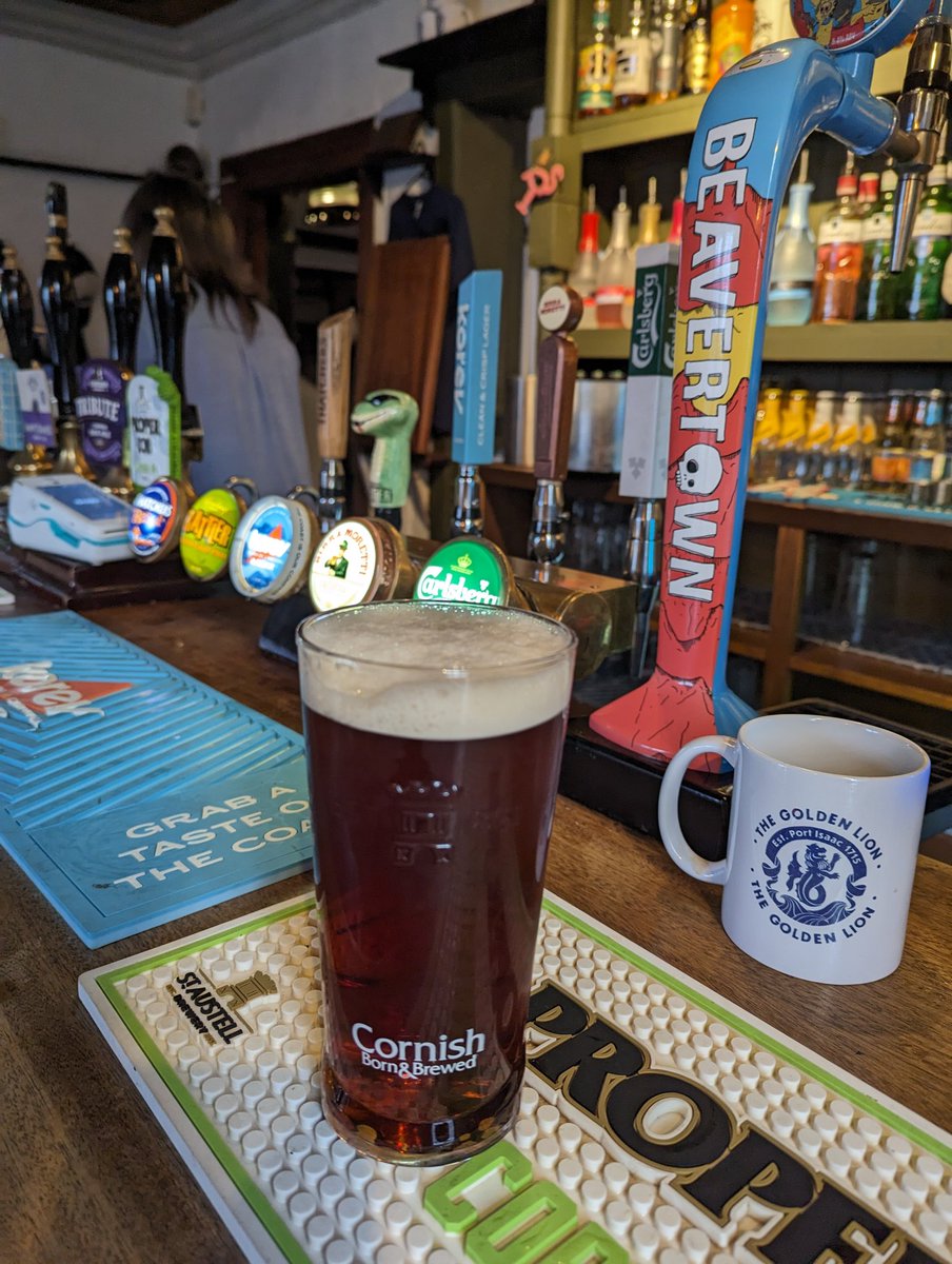 PubsCymru's tweet photo. #Hicks gan @StAustellBrew yn beint hyfryd #GoldenLion #PortIsaac
Lleoliad hyfryd ond £5.20 braidd yn ddrud 😡
#Cernyw https://t.co/262MxvB0E7