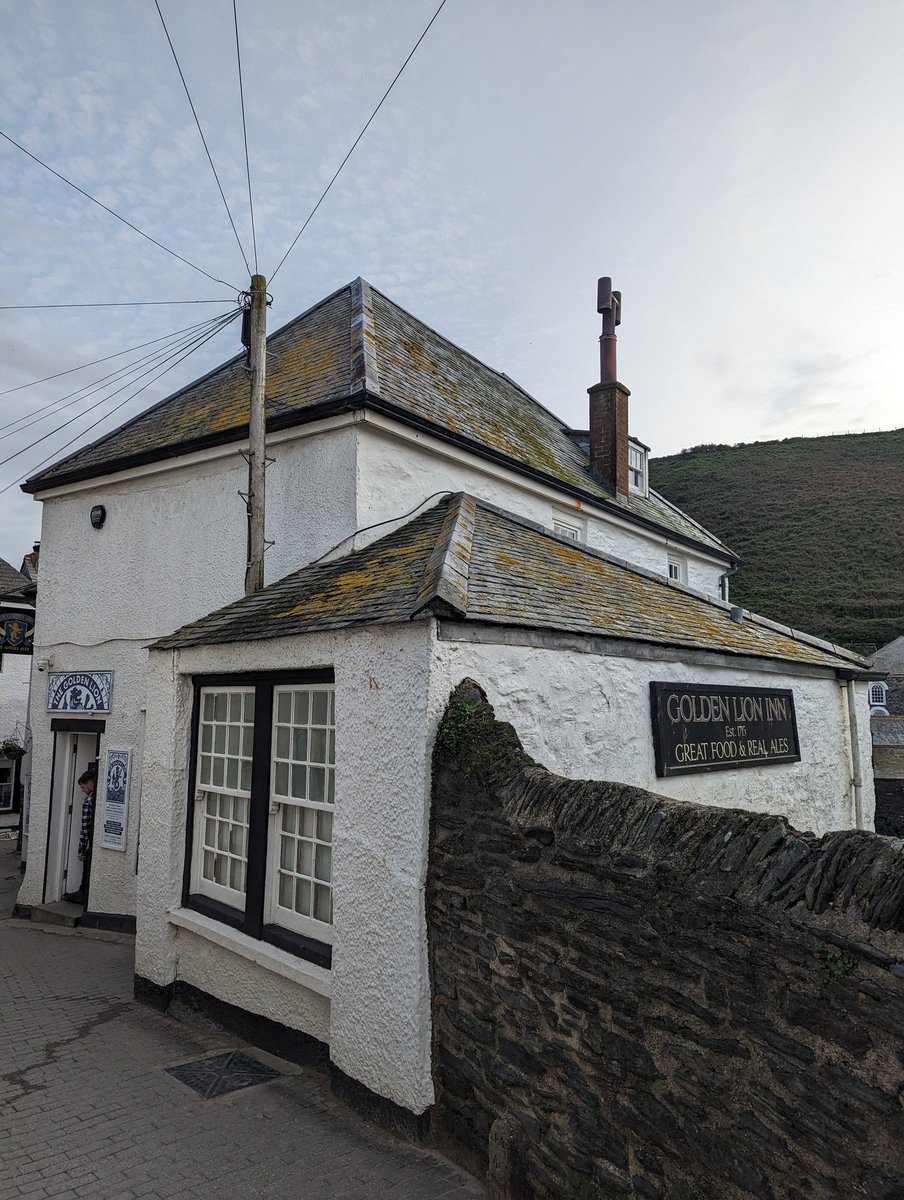 PubsCymru's tweet photo. #Hicks gan @StAustellBrew yn beint hyfryd #GoldenLion #PortIsaac
Lleoliad hyfryd ond £5.20 braidd yn ddrud 😡
#Cernyw https://t.co/262MxvB0E7