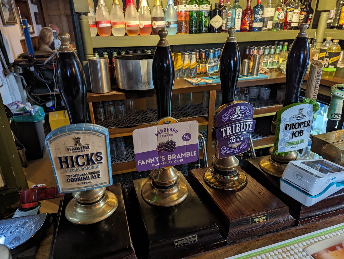 PubsCymru's tweet photo. #Hicks gan @StAustellBrew yn beint hyfryd #GoldenLion #PortIsaac
Lleoliad hyfryd ond £5.20 braidd yn ddrud 😡
#Cernyw https://t.co/262MxvB0E7
