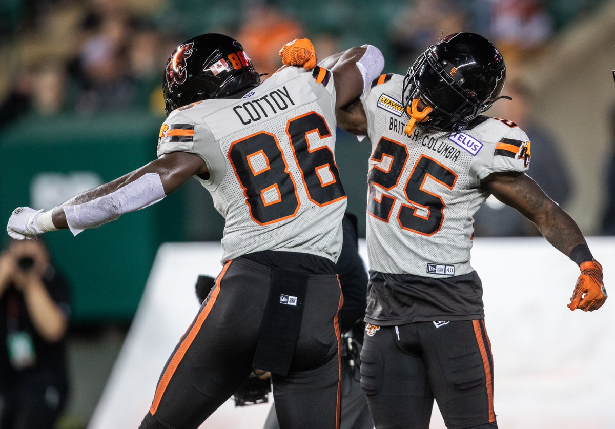 CFLPA's tweet photo. A couple playoff spots have now been clinched and many more are still up for grabs! Check out some of the best photos from an exciting week 16 of Canadian Football!

🍉- 28
🔴⚫️- 36

🦁- 37
🦌- 29

🐦- 28
🐎- 11

🐅- 14
🛥️- 29

#TeamCFLPA #CFLPA #Football https://t.co/pN5V1hBAN6
