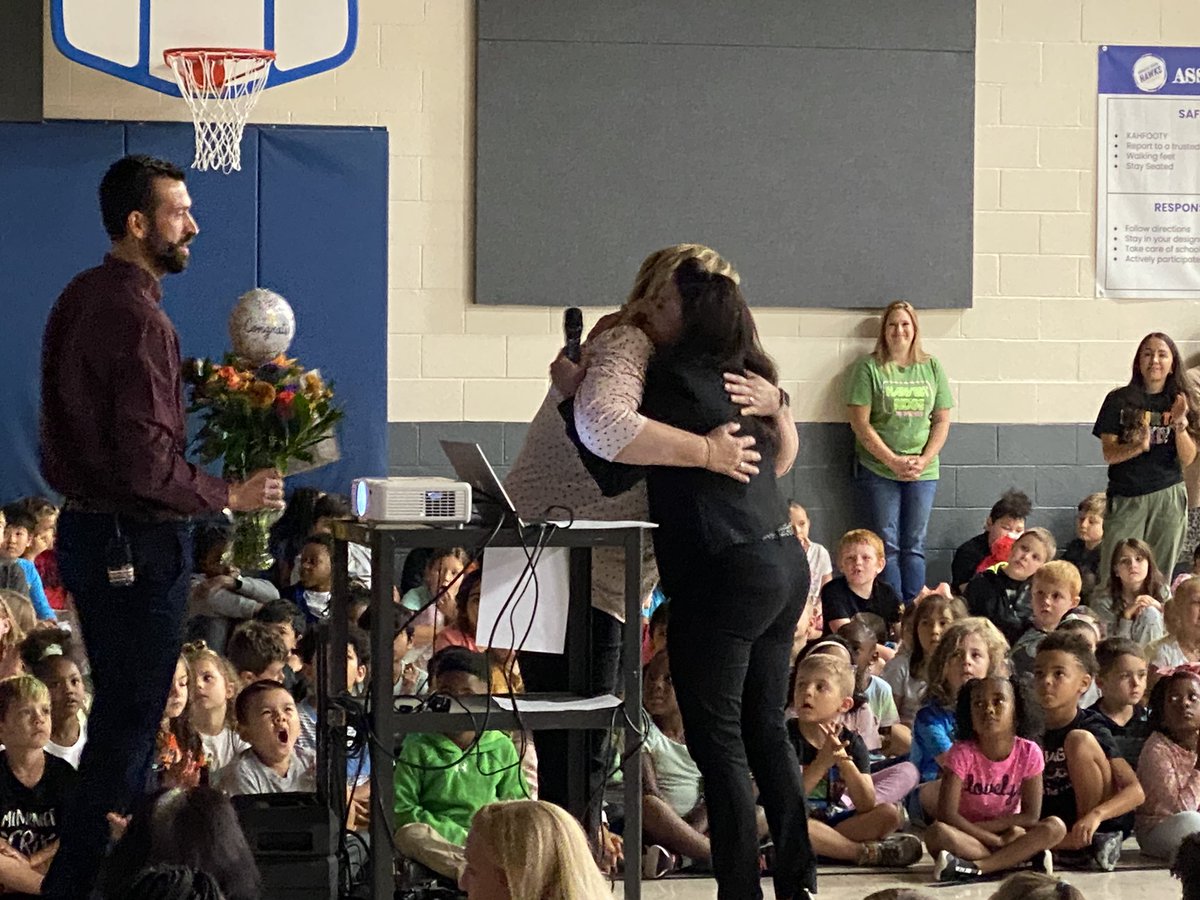 Connieteach's tweet photo. Proud to celebrate one of our @_HarvestRidge Hawks as a Emerson Excellence in Teaching recipient! Mrs. Giacommara’s collaborative and engaging approach has had a positive impact on students, families, and achievement in her classroom. ⭐️ #OneHowell #FHSDPride https://t.co/UAjBLb4pAR