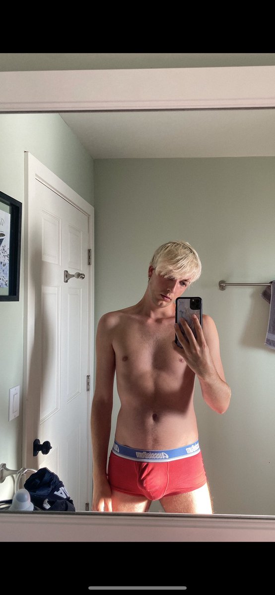 raphhxxx's tweet photo. Do you like big bulges? 😈🍆 https://t.co/EUdwnmVDyF