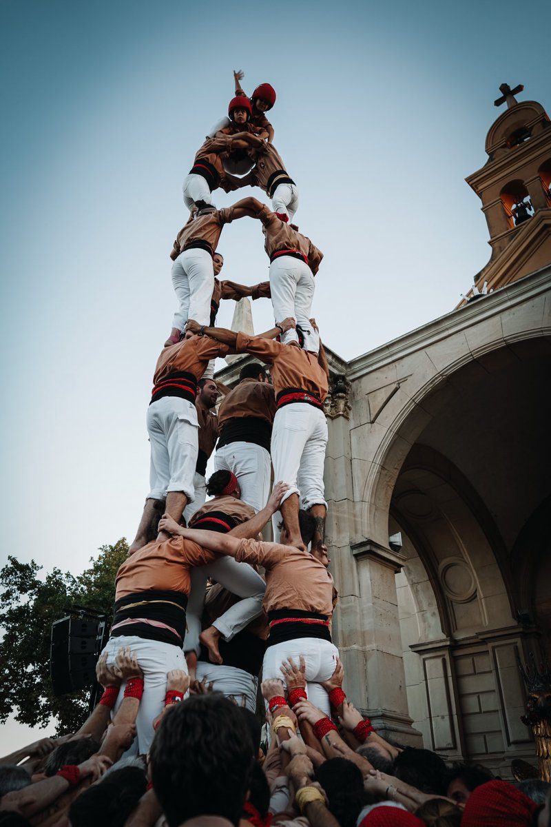 xiquets's tweet photo. Resum de l’actuació d’avui al Santuari de Misericòrdia🙌

👉 5d7
👉 3d7 i 4d7 simultanis
👉 4d7p
👉 1p5 i 2p4

🤎

#castells @canallaxdr 

FIL👇 https://t.co/YgqCdFECd8