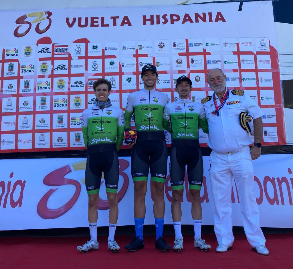 jpmonzu's tweet photo. 4 podios en la #FuentedelChivo en #AltoCampoo Orgulloso de este equipazo, se han dejado la piel en la etapa reina de #VueltaHispania23 
🥈Etapa. #AlbertoAlvarez 
🥇Por Equipos 🚴‍♂️🚴‍♂️🚴‍♂️
🥇Metas Volantes #JaviCeballos 
💪 Combatividad #DavidChamorro 
@TeamExtremadura https://t.co/OUkWzMigop