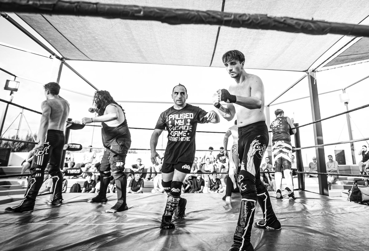 AstroidZerow's tweet photo. Cuando entro al ring, todo se vuelve un videojuego y yo soy el héroe de los videojuegos y tengo el poder. #Projectgodella #Tyrisrumble3  fotos de @batistefoto (instagram) y @rousegpics https://t.co/ivwMfhsf2i