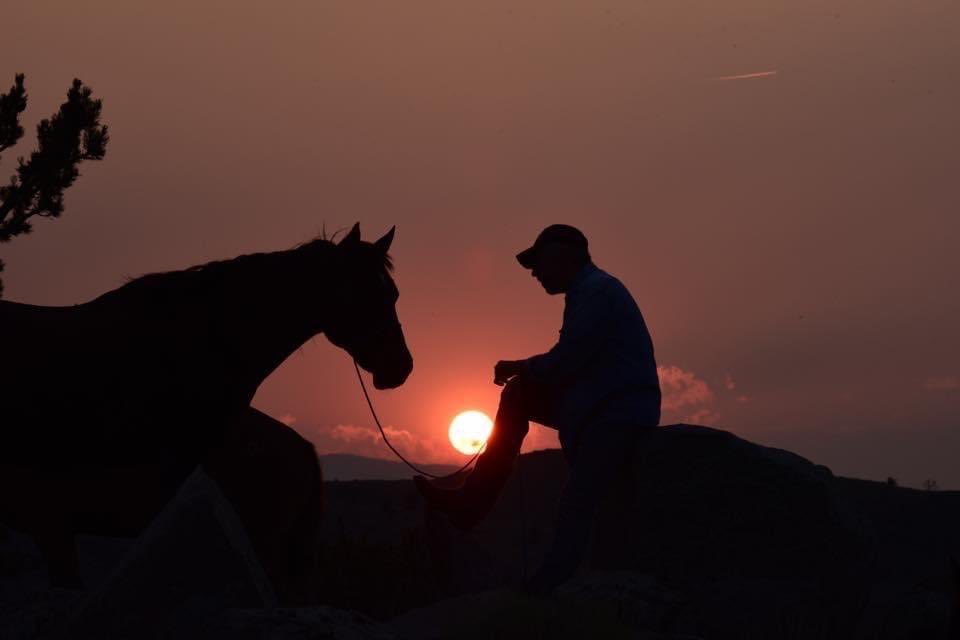 skipewing's tweet photo. Moments like this are the reason I moved to Wyoming #wyoming #countryartist #realcowboy https://t.co/2EOJsK9hxR