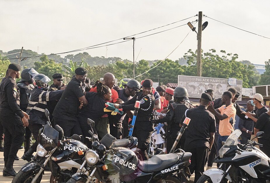 moorepicturesgh's tweet photo. #OccupyJuborliHouse how it started ! https://t.co/WQnDaCKEl0