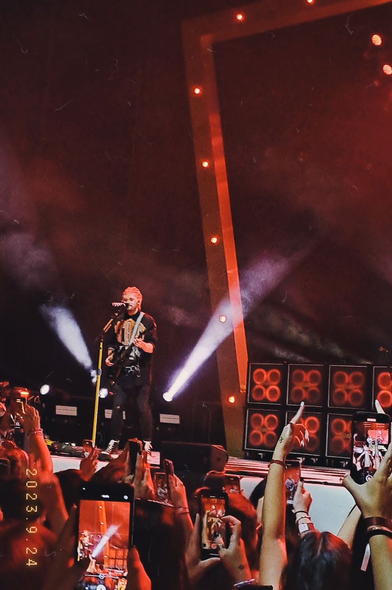 balsamicashton's tweet photo. I'm still not over this night 

#5sos #The5SOSShowLisbon https://t.co/HCuIE65Hf2