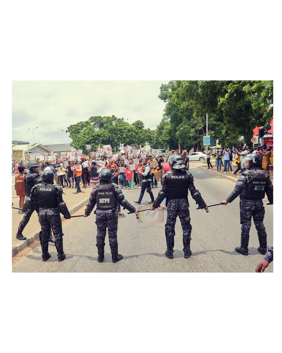 moorepicturesgh's tweet photo. #OccupyJuborliHouse day 2 https://t.co/lAZQJBi9zm