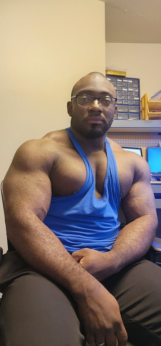 joshflexing255's tweet photo. #flexing
#flex
#officeflex https://t.co/scdvBcrhzF