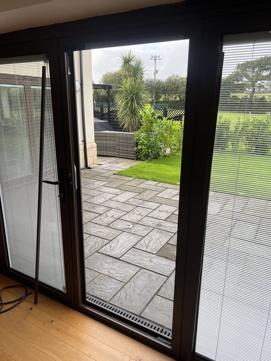 roblkirk's tweet image. First class service by Michael @DGServiceRepair 
Fast and efficient removal, supply and installation of bifold glazing with @pellinindustrie 
#screenline integral blinds  

Very pleased with the end result 
#highlyrecommended