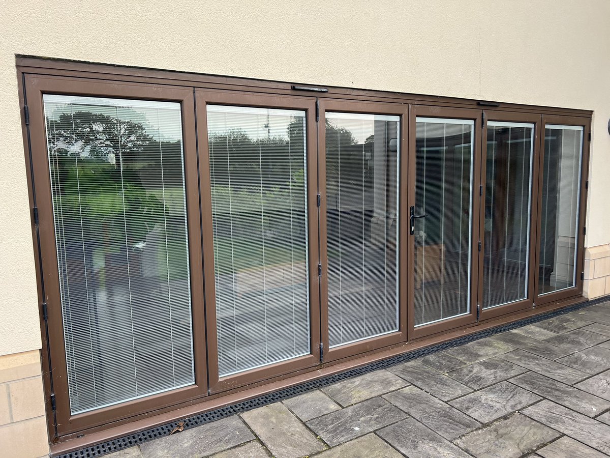 roblkirk's tweet image. First class service by Michael @DGServiceRepair 
Fast and efficient removal, supply and installation of bifold glazing with @pellinindustrie 
#screenline integral blinds  

Very pleased with the end result 
#highlyrecommended