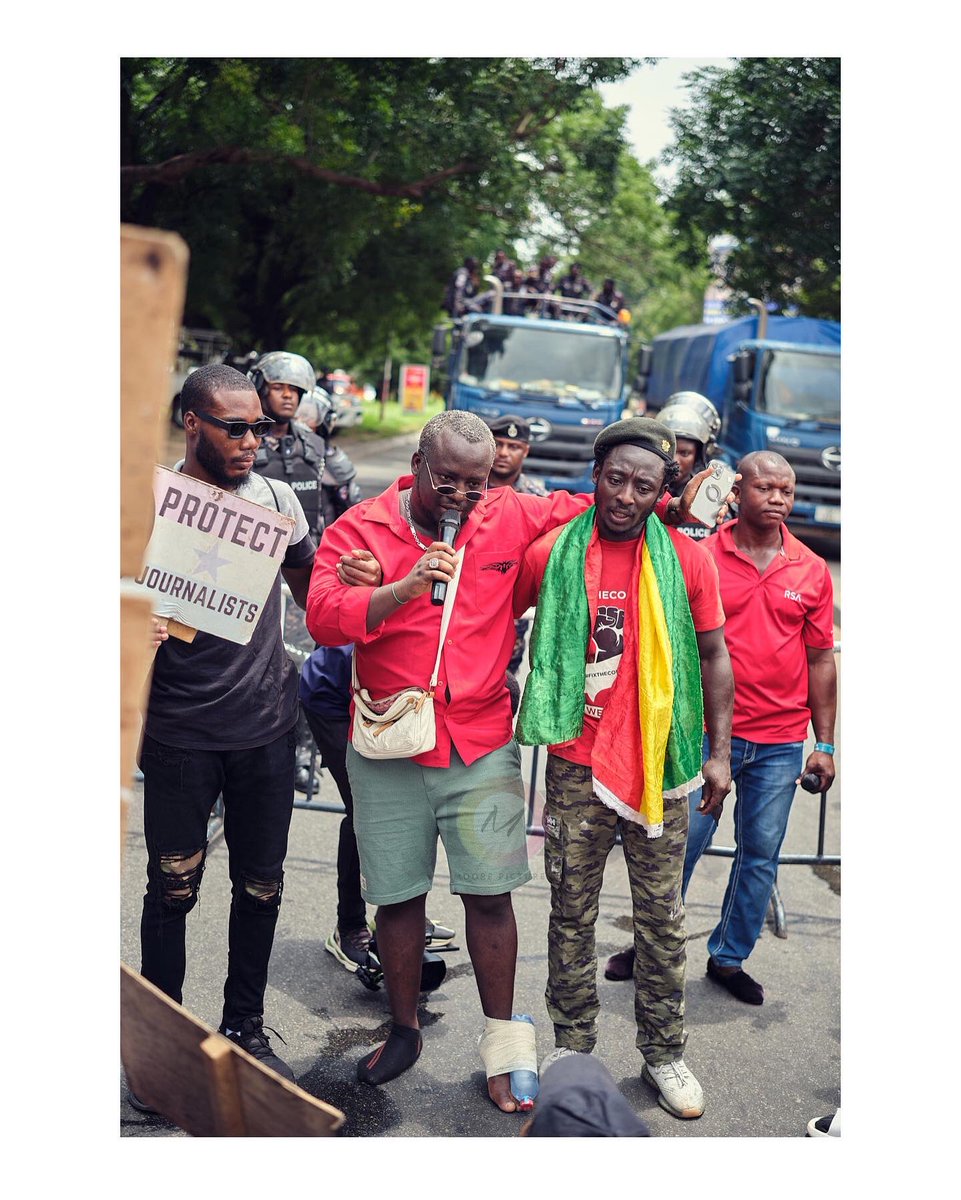 moorepicturesgh's tweet photo. #OccupJulorbiHouse day 2 https://t.co/i1oH8lyEfo