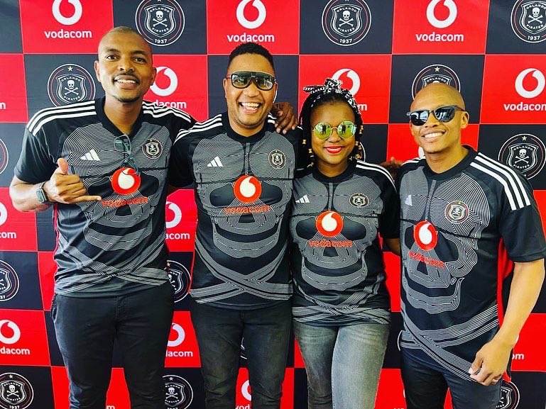 Hellenzo's tweet photo. Up The Bucs๐ And just like that we are off to DEBEN for the finals ๐๐ฟ Jolaring with my husbae๐ฅฐ Thank you to @vodacom and our lovely hosts @terminator_12 and @thebold_27 for the red carpet treatment โค๏ธ #BunchOfWinners #AmaBhakaniyaAjabulile #VodacomRedVIP
#HoMonate #HaMonate https://t.co/MP72JboN5Y