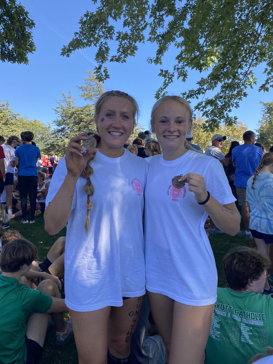 KHSGirlsTFXC's tweet photo. 🥉 out of 22 teams with two medalists, several PRs, and a GREAT team effort—big steps forward today!! Ready for championship season next week!! #PrepareForVictory 🔵⚪️🐾 @KearneyBearcats @ryanhogue24 https://t.co/uAOcEaWIjB