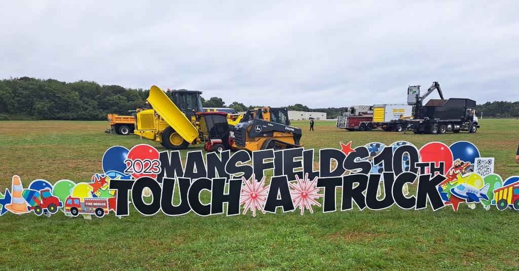 Blue Apple Bus Company tweet media