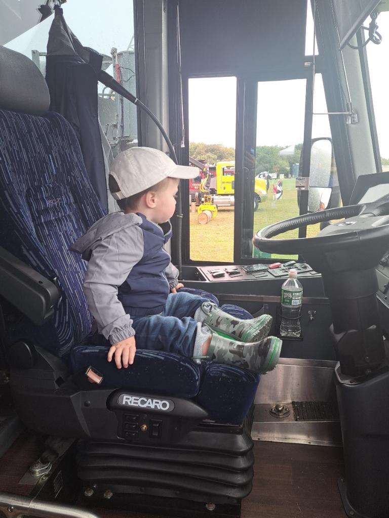 Blue Apple Bus Company tweet media