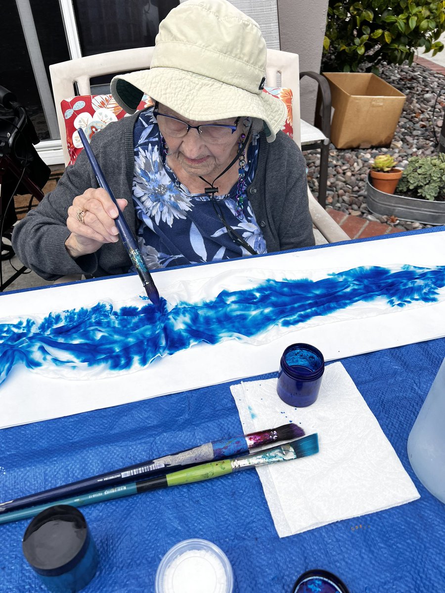 pezzoliart's tweet photo. #MercedesMonday #silkpainting
She is my favorite student, 98 years young #jacquardproducts #DyeNaFlow
Salt added on top of the wet silk paint creates spontaneous textures. 

I love seeing colors flows across the silk. 😊💜💙👩‍🎨 https://t.co/VGMGkvuqxB