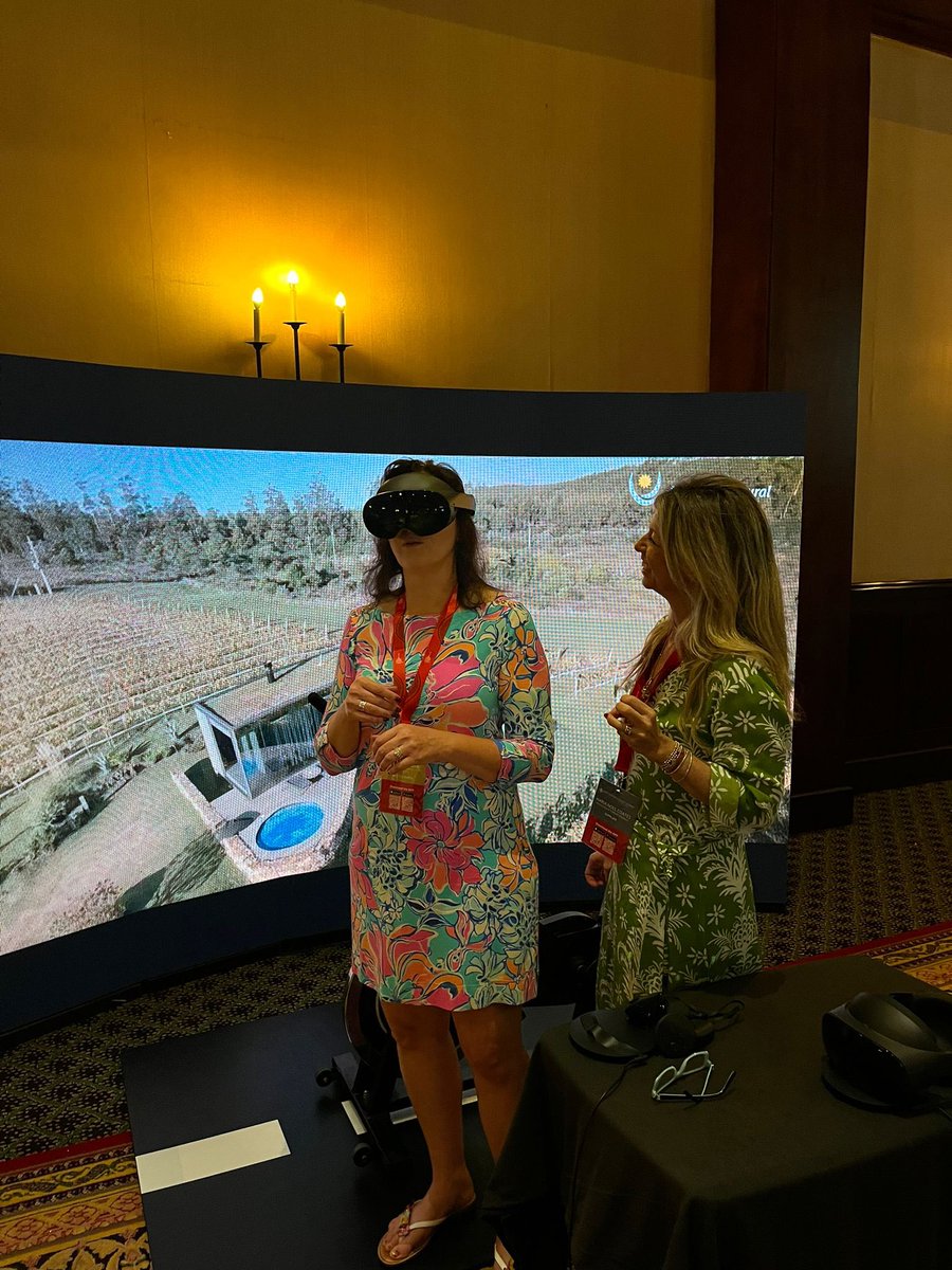minturuy's tweet photo. Como parte de la presentación los presentes disfrutan de una experiencia de realidad virtual 360 con Oculus Meta Quest en la cual recorren nuestro país en bicicleta. https://t.co/gXFOBoVCSV