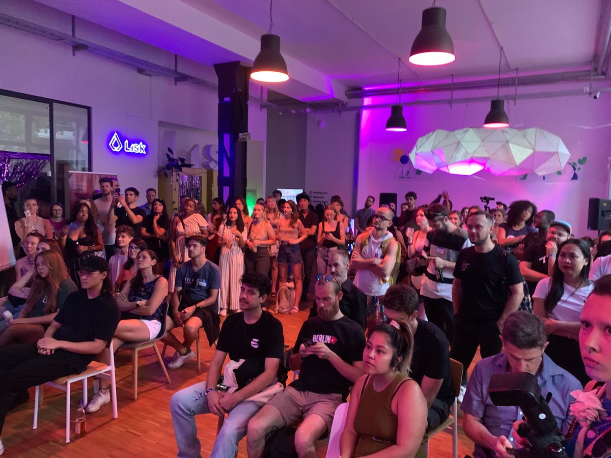 d4nd4_'s tweet photo. last week I received some photos of my work at Blockchain Week in Berlin 😍🔥🧨
event organized by @CryptoGirlsClub and co-curated by @_nft_brasil @meetmydevils 💫👾 https://t.co/zVDxR0qhN5