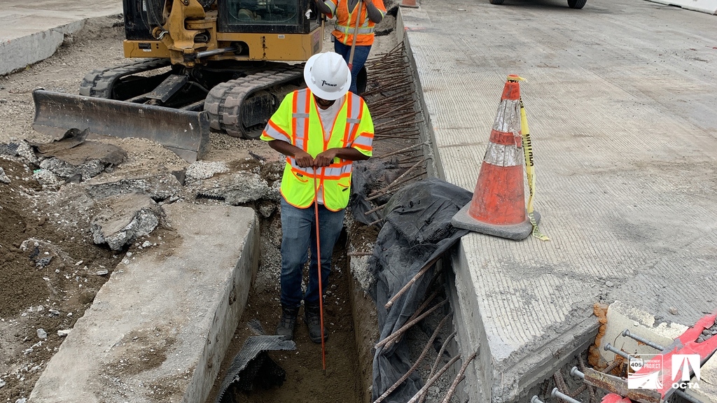 405improvement's tweet image. 📍 Crews were on-site  at the Bolsa Avenue bridge, conducting a probe test for the southbound abutment.

#405Bolsa #Construction #OrangeCounty #OC #405Improvement #CaltransOC